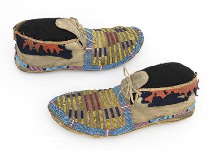 antique beaded crow moccasins plains indian trade cloth hide bar design 19th century