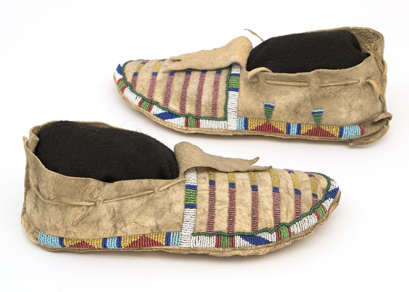 Crow Beadwork moccasin pair late classic period bar design antique vintage 19th century clothing regalia